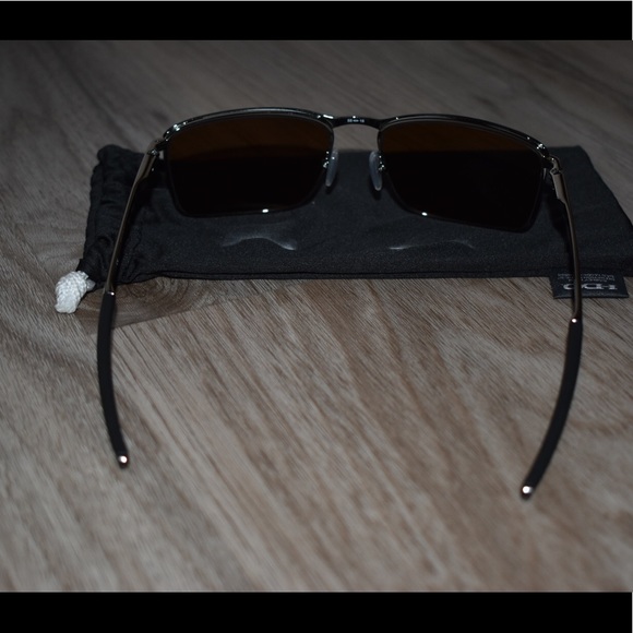 Men’s Oakley sunglasses - Picture 6 of 8